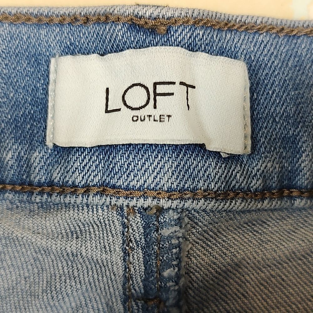 LOFT 4" Denim Short - Picture 2 of 10